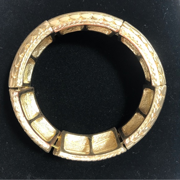 Vintage Gold Tone Metal Sectioned Stretch Bangle Bracelet - Picture 4 of 6